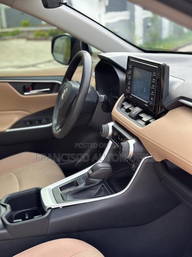 Toyota RAV4 XLE 2022 Black