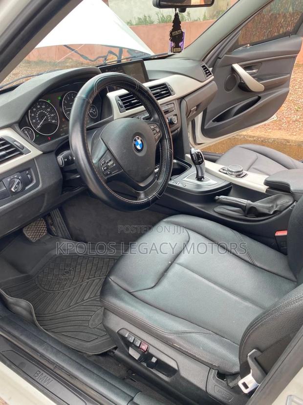BMW 320i Sedan RWD 2015 White