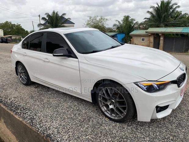 BMW 320i Sedan RWD 2015 White