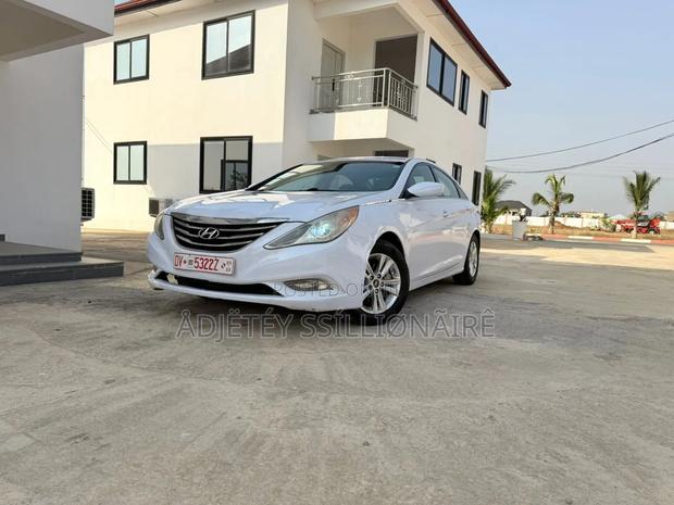 Hyundai Sonata SE 4dr Sedan (2.4L 4cyl 6A) 2014 White