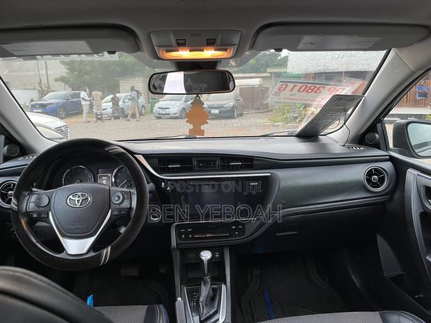Toyota Corolla XSE 4dr Sedan (1.8L 4cyl CVT) 2017 Gray