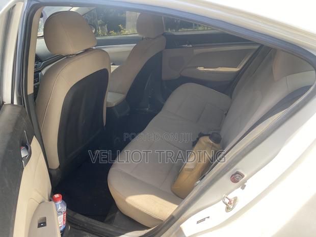 Hyundai Elantra SE 2018 White