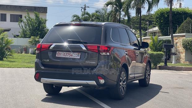 Mitsubishi Outlander SEL FWD 2017 Gray