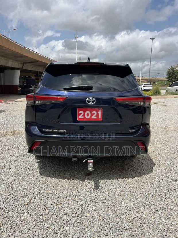 Toyota Highlander 2021 Blue