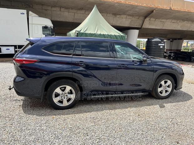 Toyota Highlander 2021 Blue