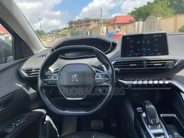 Peugeot 5008 2020 Burgundy