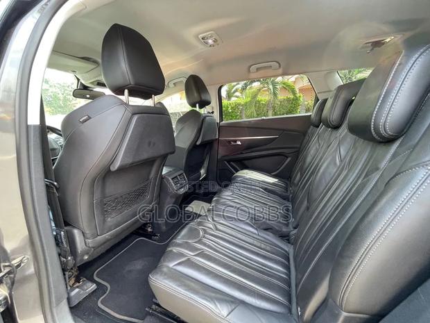 Peugeot 5008 2020 Burgundy