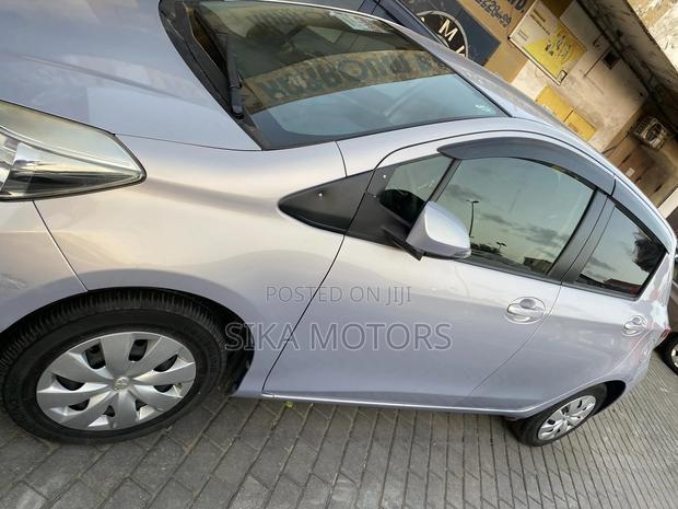 Toyota Vitz 2012 Silver