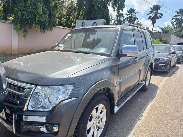 Mitsubishi Pajero 2021 Gray