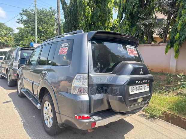 Mitsubishi Pajero 2021 Gray