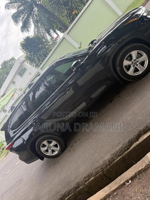 Toyota Highlander LE 2021 Black