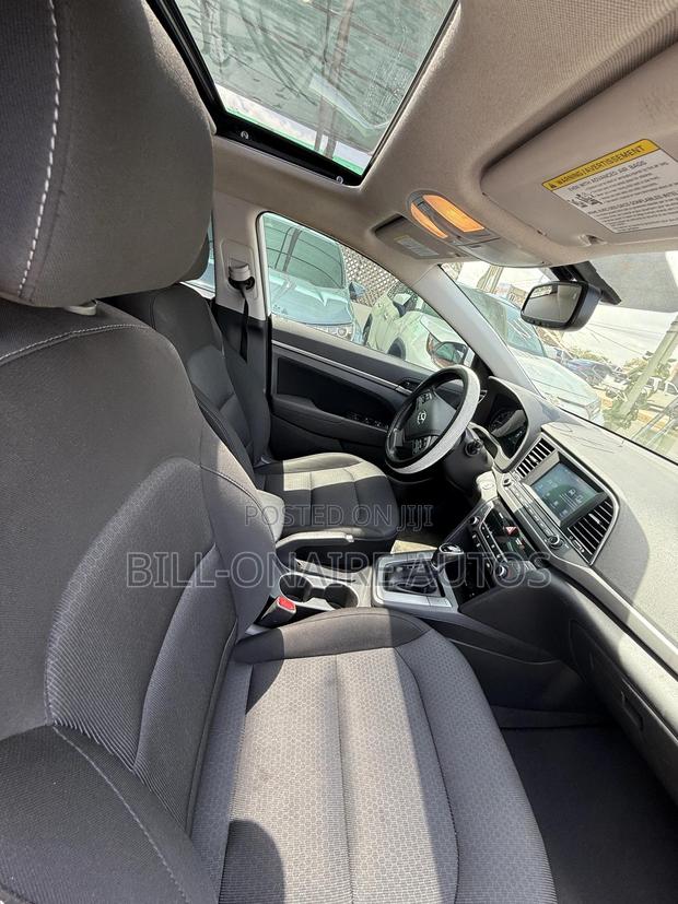 Hyundai Elantra Value Edition Sedan FWD (2.0L 4cyl 6A) 2017 White