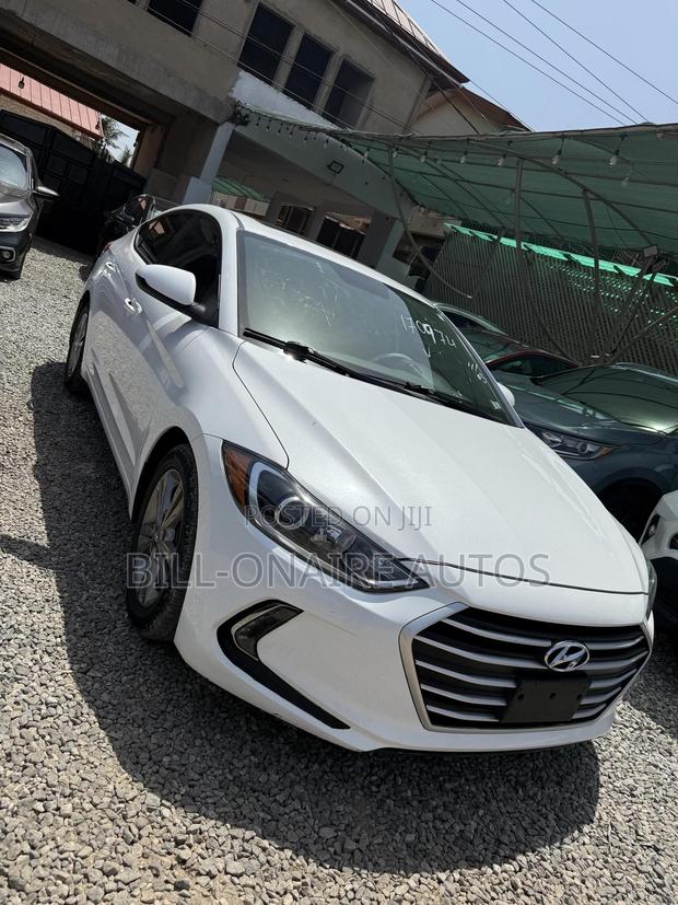 Hyundai Elantra Value Edition Sedan FWD (2.0L 4cyl 6A) 2017 White
