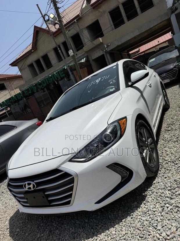 Hyundai Elantra Value Edition Sedan FWD (2.0L 4cyl 6A) 2017 White