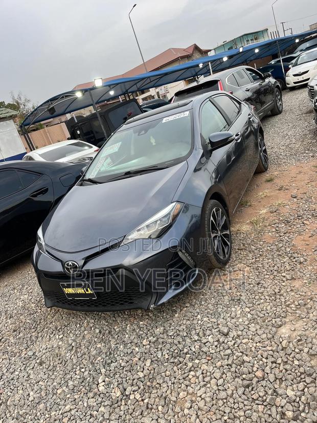 Toyota Corolla XSE 4dr Sedan (1.8L 4cyl CVT) 2017 Gray