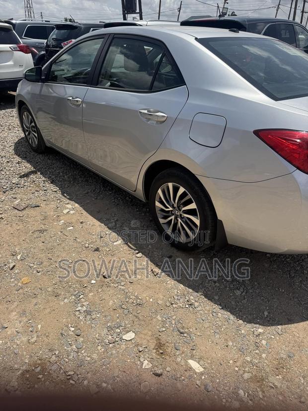Toyota Corolla 2018 Silver
