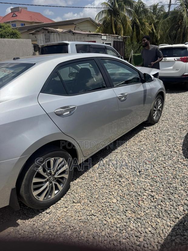 Toyota Corolla 2018 Silver