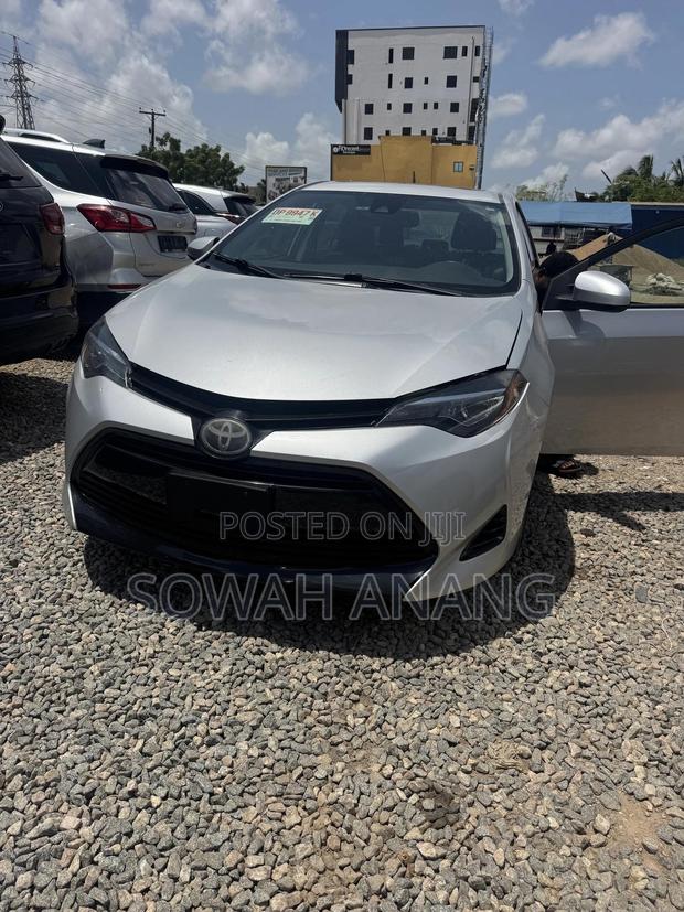 Toyota Corolla 2018 Silver