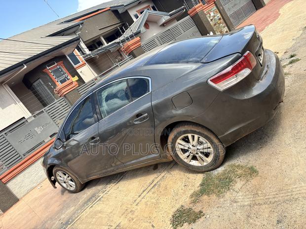 Toyota Avensis 2010 Gray