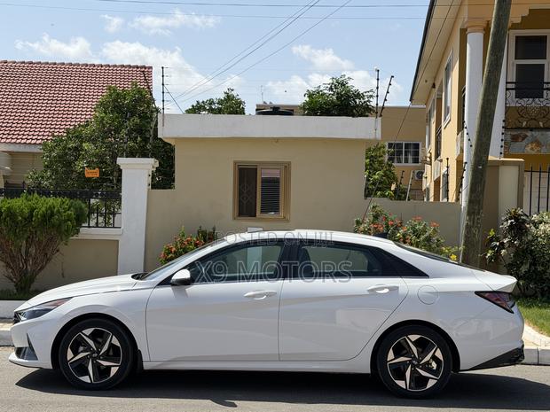 Hyundai Elantra Limited 2023 White