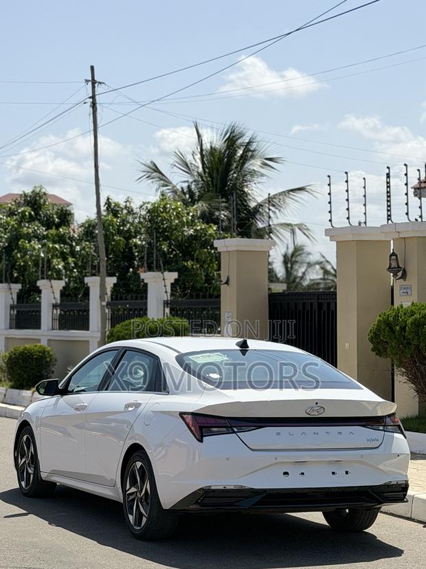 Hyundai Elantra Limited 2023 White
