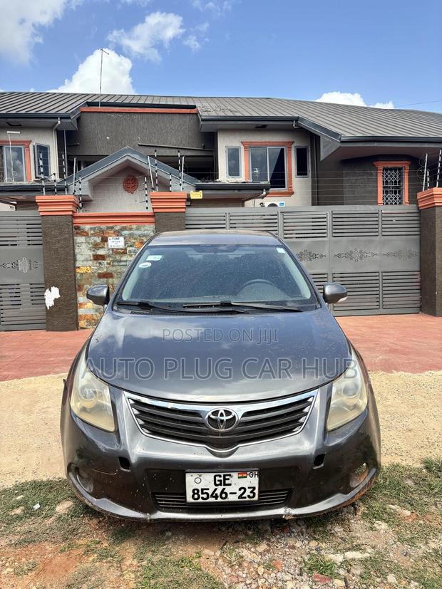 Toyota Avensis 2010 Gray