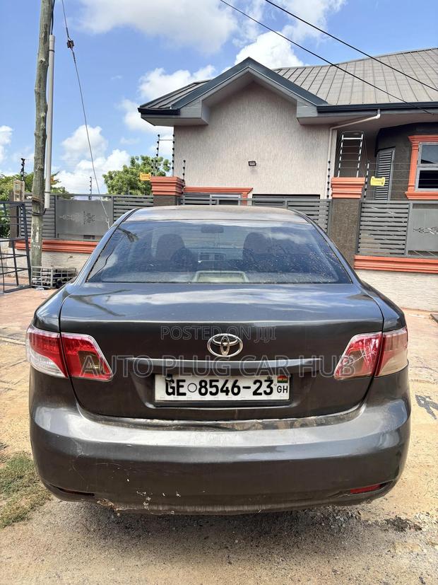 Toyota Avensis 2010 Gray