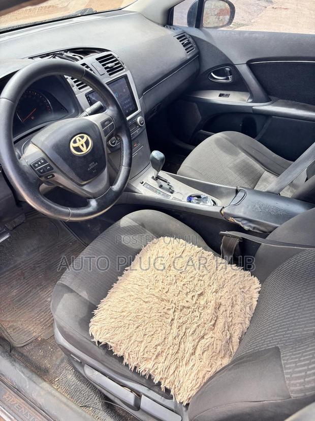 Toyota Avensis 2010 Gray