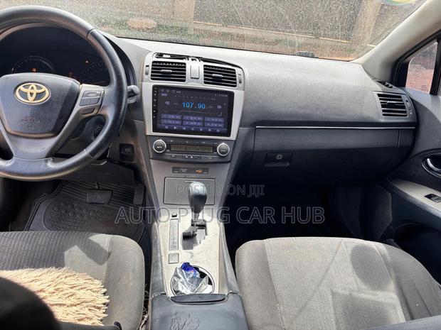 Toyota Avensis 2010 Gray