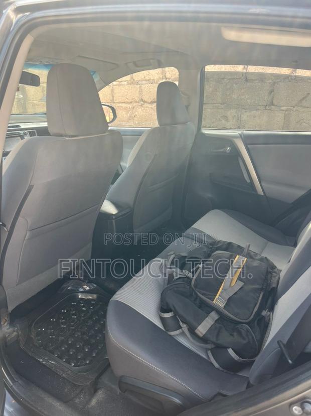 Toyota RAV4 XLE 4dr SUV AWD (2.5L 4cyl 6A) 2015 Gray
