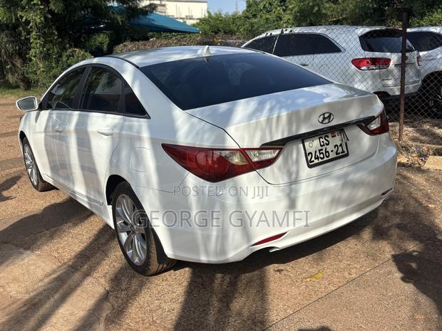Hyundai Sonata GLS Sedan FWD (2.4L 4cyl 5M) 2010 White