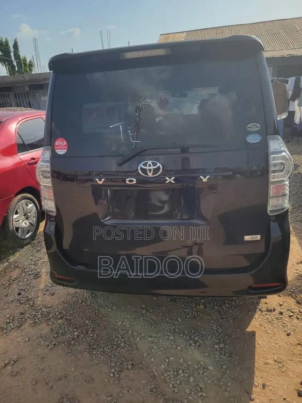 Toyota Voxy 2010 Black