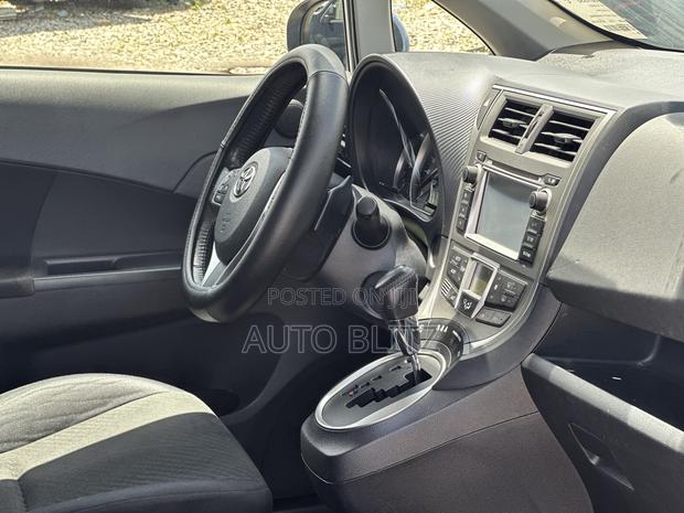 Toyota Verso 2013 Blue