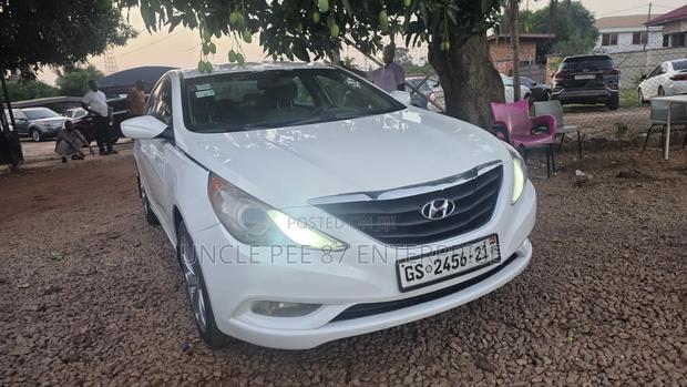 Hyundai Sonata GLS Sedan FWD (2.4L 4cyl 5A) 2010 White