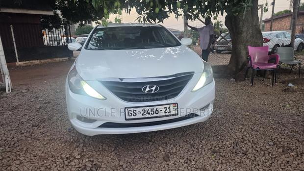 Hyundai Sonata GLS Sedan FWD (2.4L 4cyl 5A) 2010 White