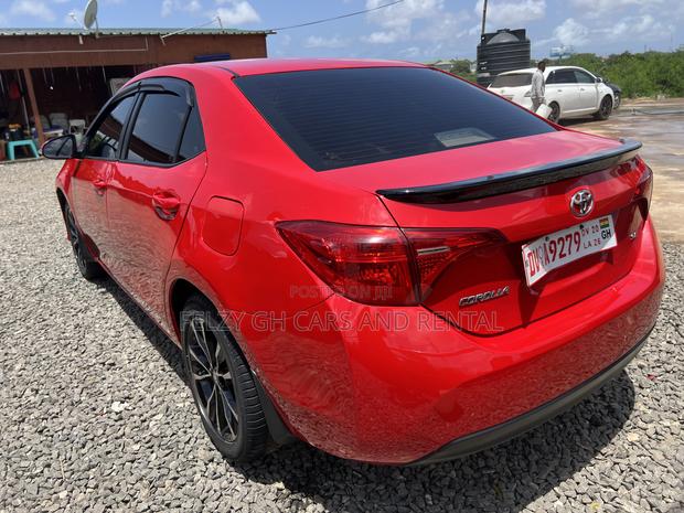 Toyota Corolla SE (1.8L 4cyl 6M) 2018 Red