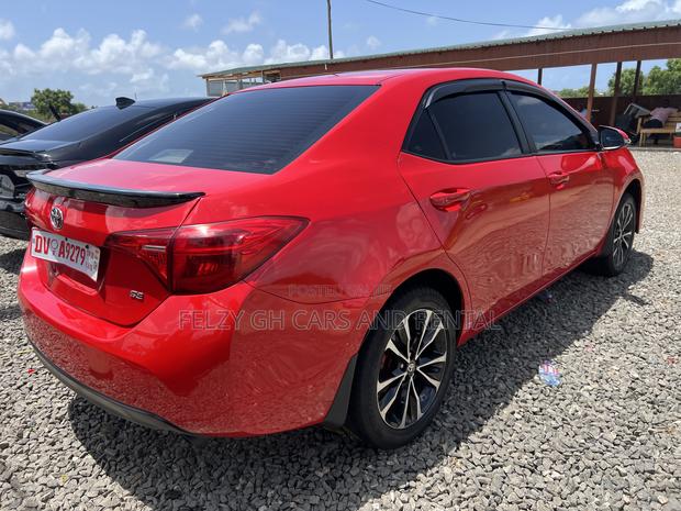 Toyota Corolla SE (1.8L 4cyl 6M) 2018 Red