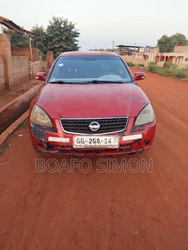 Nissan Altima 2002 Red