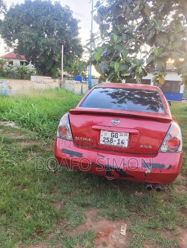 Nissan Altima 2002 Red