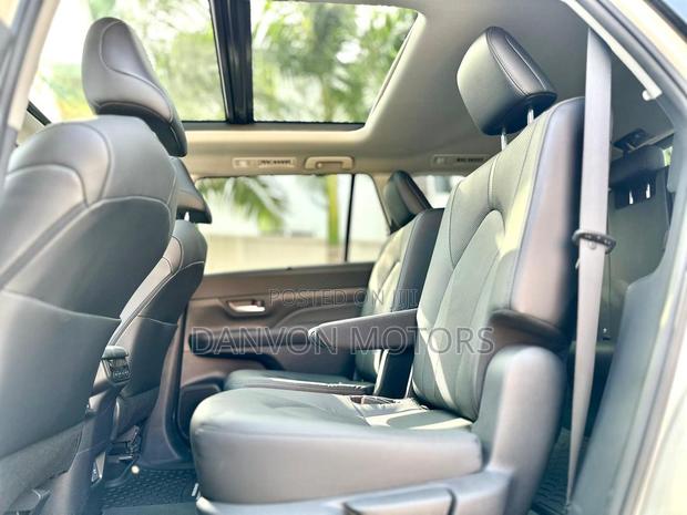 Toyota Grand Highlander XLE AWD 2024 White