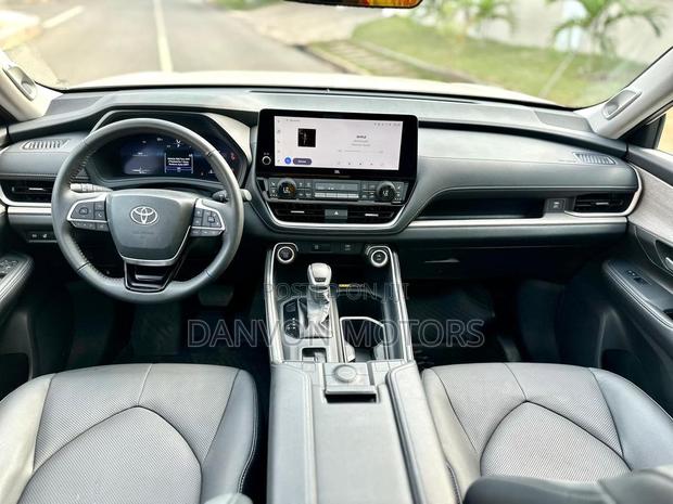 Toyota Grand Highlander XLE AWD 2024 White