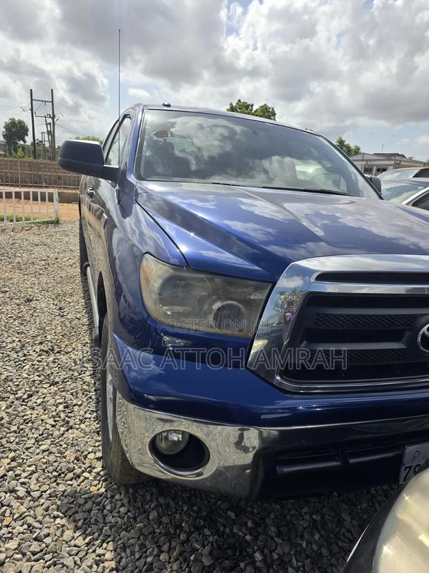 Toyota Tundra CrewMax Limited 5.7L 2011 Blue