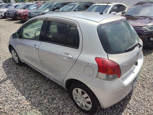Toyota Vitz 2010 White