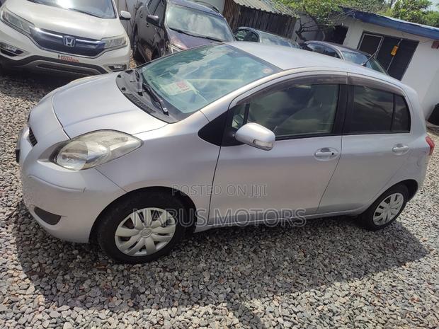 Toyota Vitz 2010 White