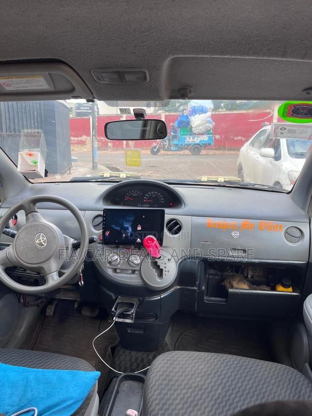 Toyota Sienta 1.5 AWD 2011 Gray