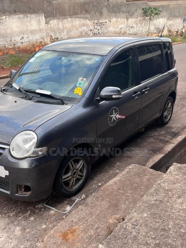 Toyota Sienta 1.5 AWD 2011 Gray
