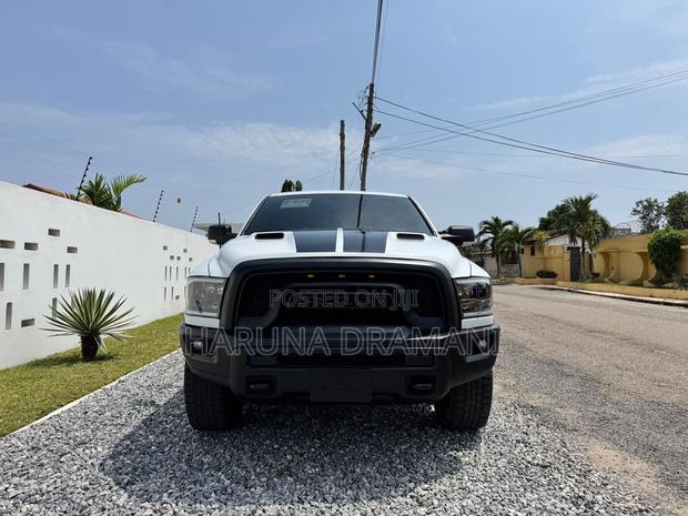RAM 1500 Laramie Crew Cab 4WD 5.6 ft SB 2023 White