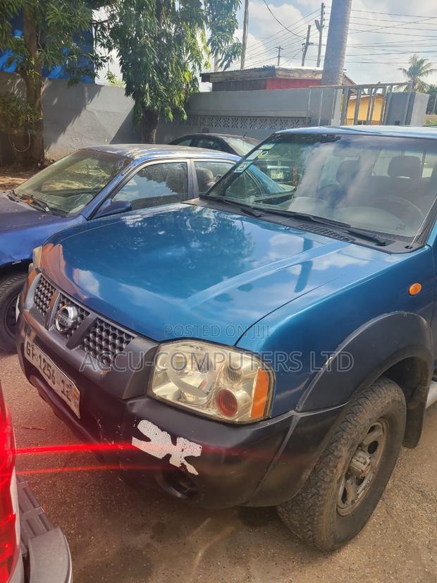 Nissan Hardbody 2012 Blue