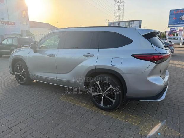 Toyota Highlander XSE 2022 Silver