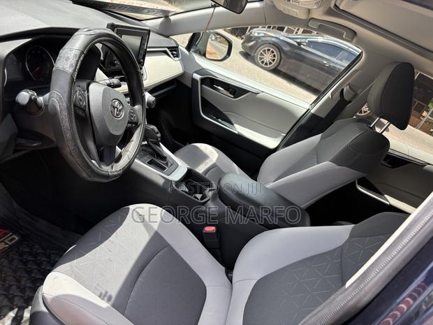 Toyota RAV4 2021 Blue